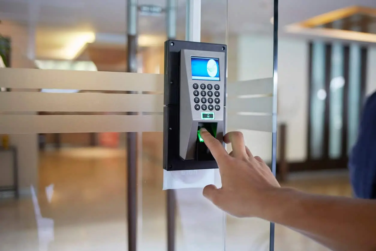 Sistema de Control de Acceso biométrico con reconocimiento facial